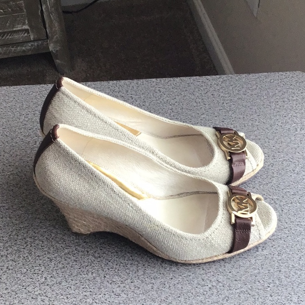 Peep Toe Wedge - Picture 4 of 7